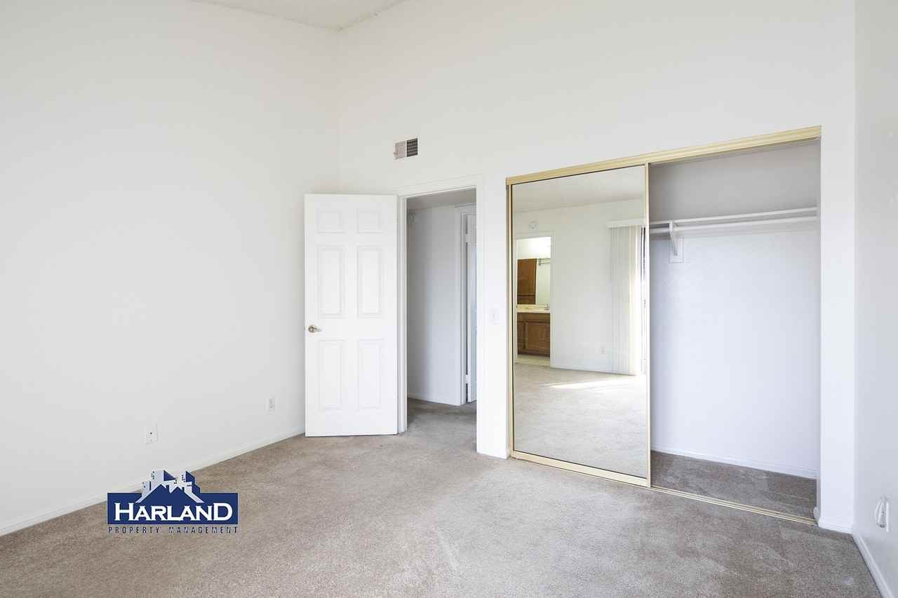 2027 Emerald St - Photo 3 of 10