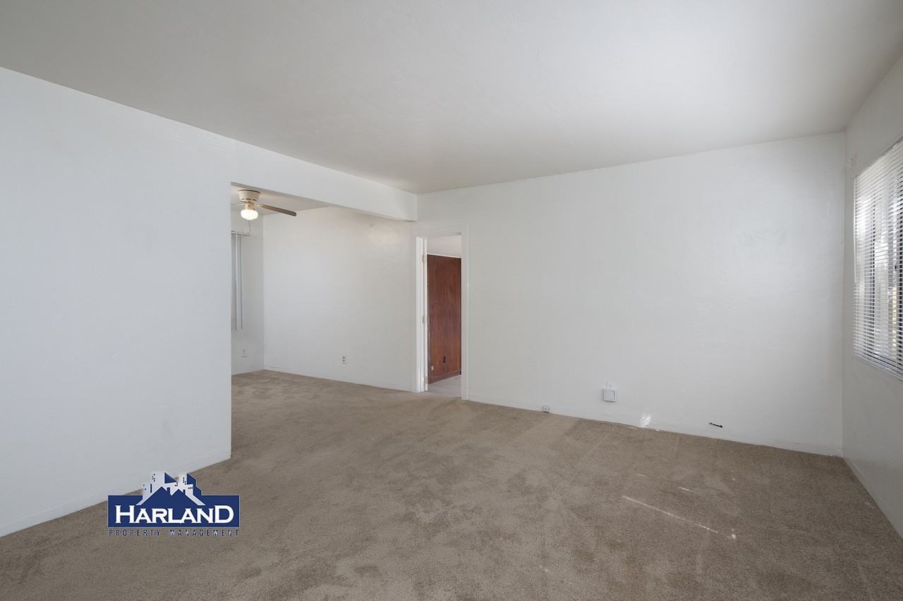 2112 Thomas Ave - Photo 3 of 9