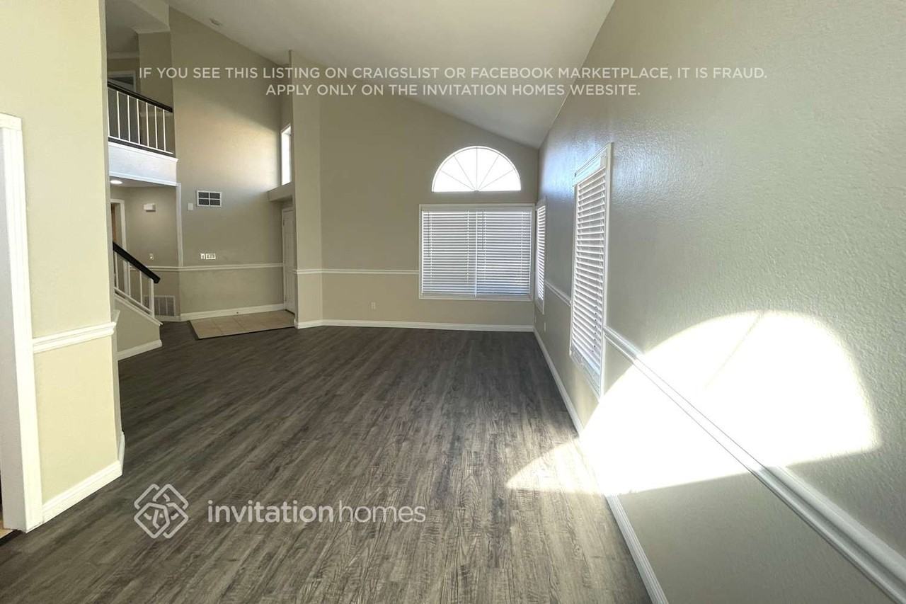 3120 Crowne Dr - Photo 3 of 17