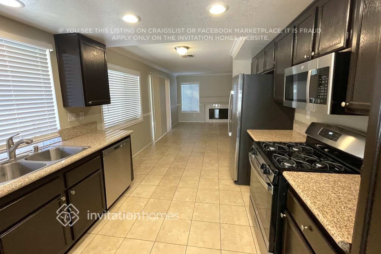 3120 Crowne Dr - Photo 5 of 17