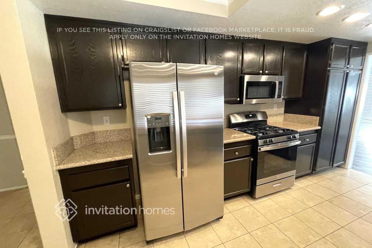 3120 Crowne Dr - Photo 7 of 17