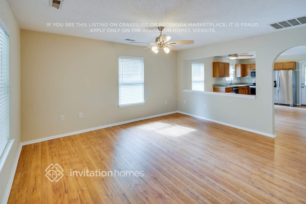 128 Pratt St - Photo 4 of 26