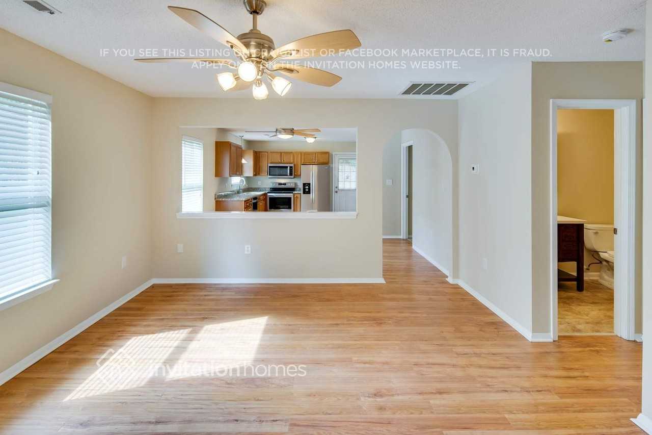 128 Pratt St - Photo 5 of 26