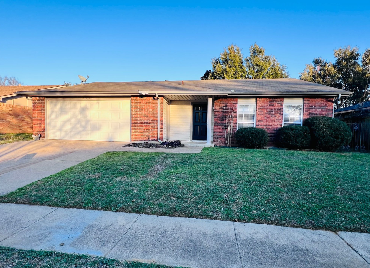 2801 Meadowview Dr - Photo 2 of 26