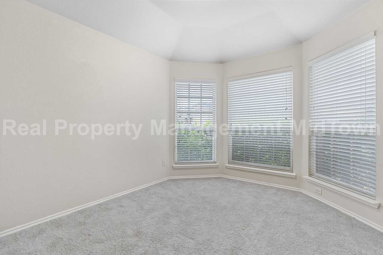 2035 Karsen Ln - Photo 3 of 31