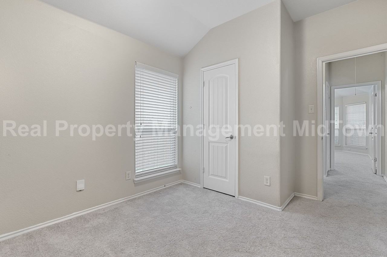 2035 Karsen Ln - Photo 7 of 31