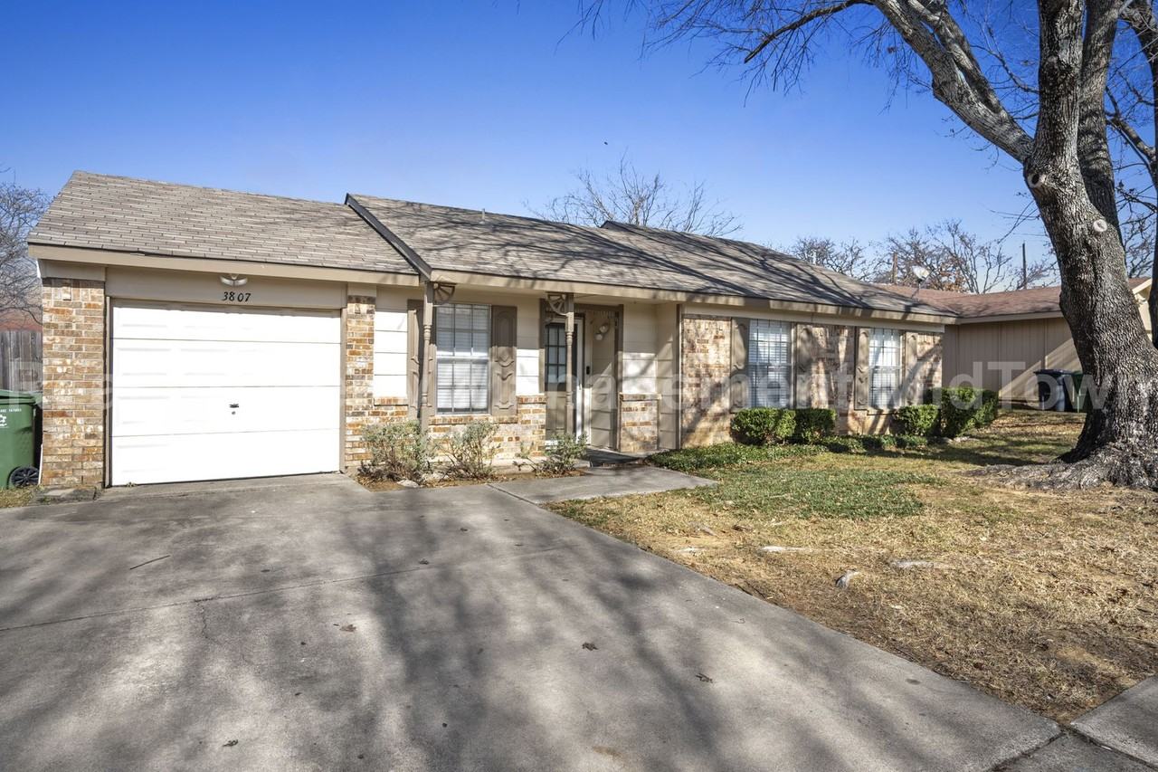 3807 Glengate Dr - Photo 3 of 25