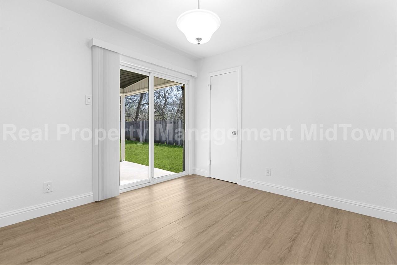 512 Livingston Dr - Photo 4 of 21