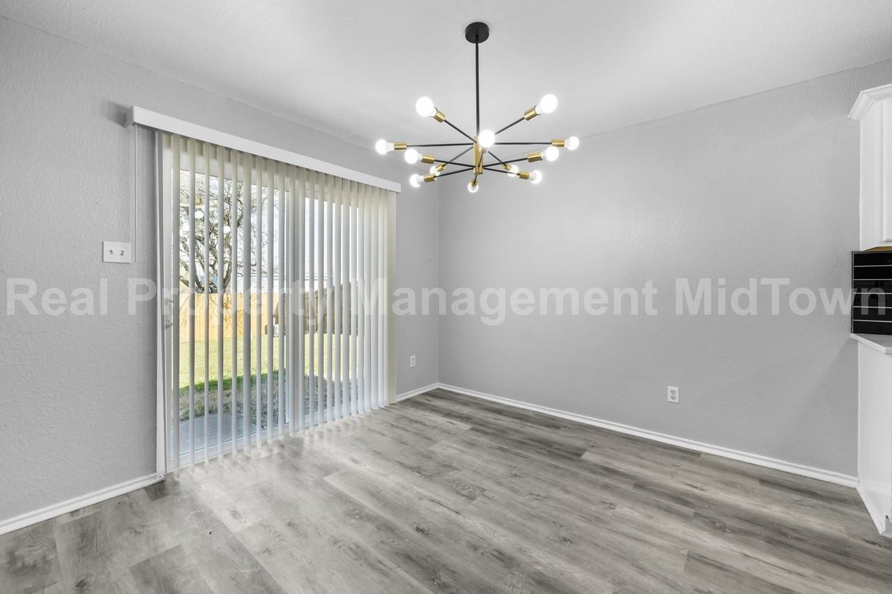 2205 Bolivar Dr - Photo 3 of 26