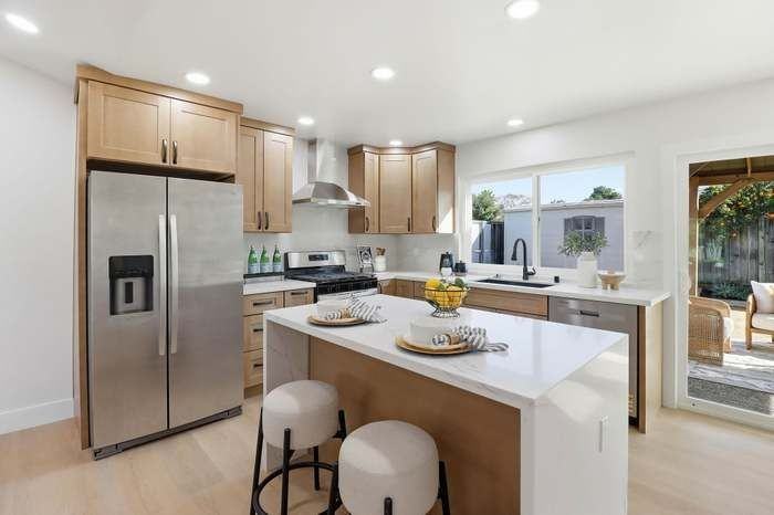 2272 Shadowtree Dr - Photo 3 of 14