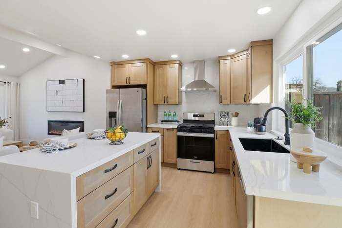 2272 Shadowtree Dr - Photo 6 of 14