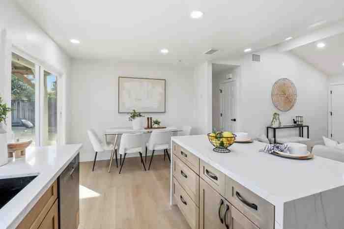 2272 Shadowtree Dr - Photo 7 of 14