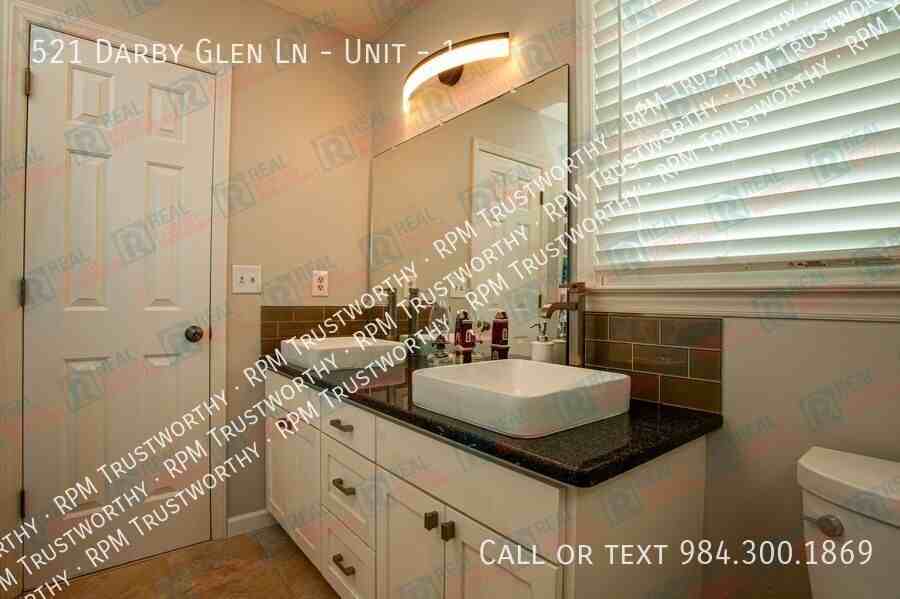 521 Darby Glen Ln #1 - Photo 4 of 24