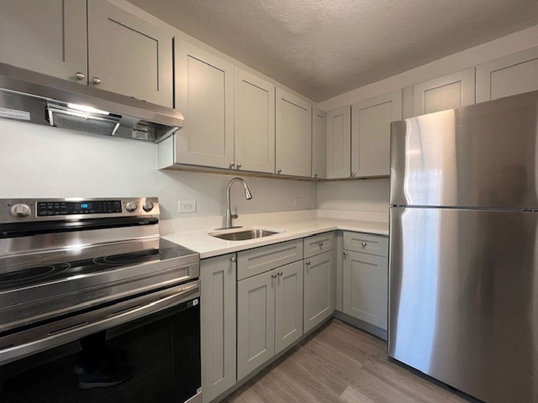 7327 N Rogers Ave - Photo 5 of 13