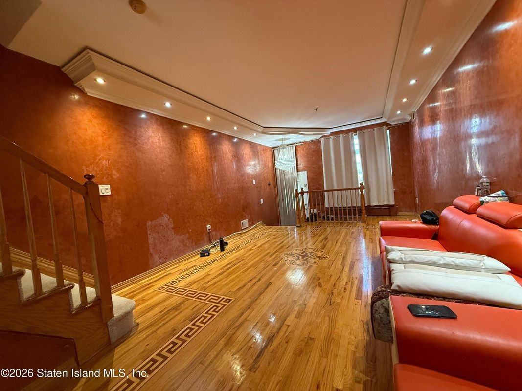 22 Quincy Ave - Photo 2 of 17