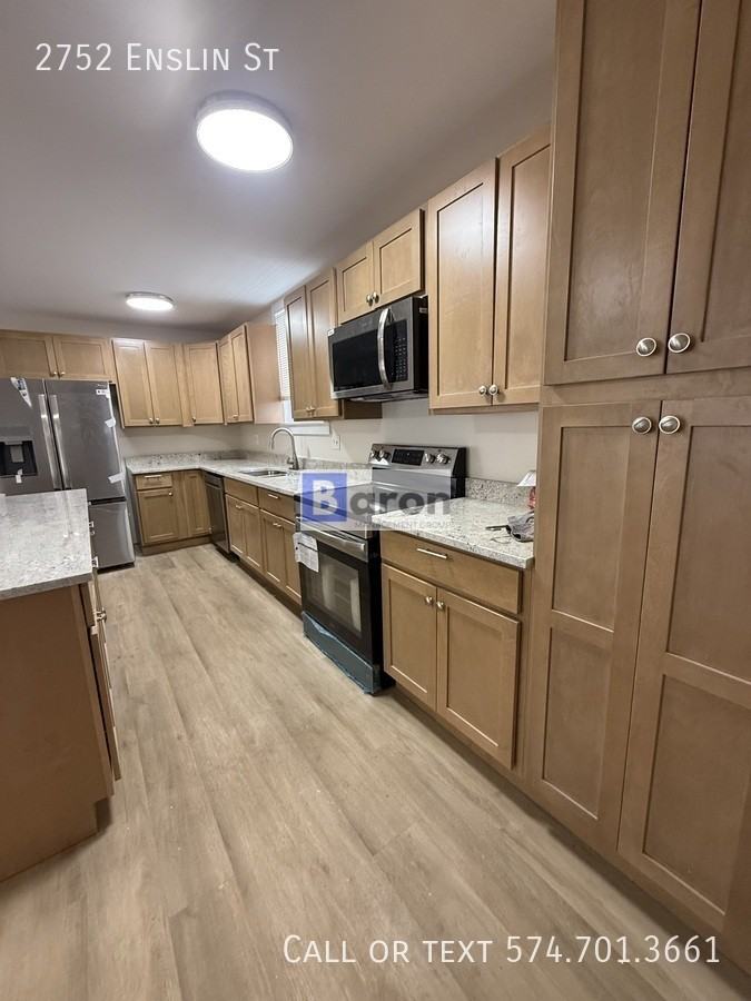 2752 Enslin St - Photo 2 of 21