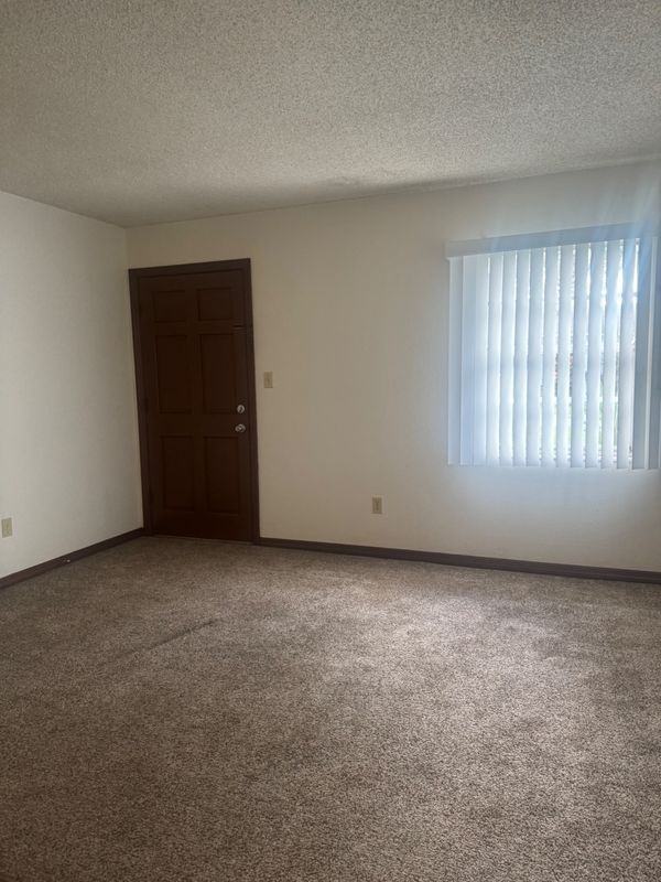 1438 E 1st Ave - Photo 4 of 10