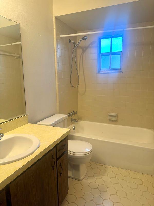 1438 E 1st Ave - Photo 5 of 10