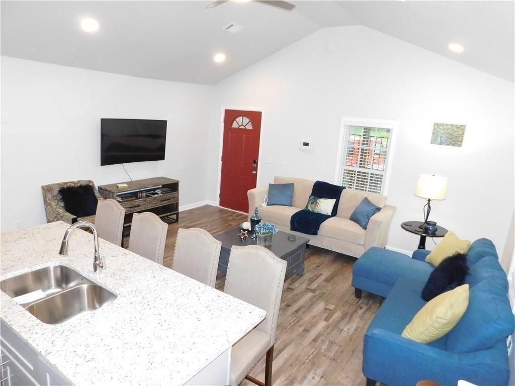 213 Claire Dr ##B - Photo 3 of 17