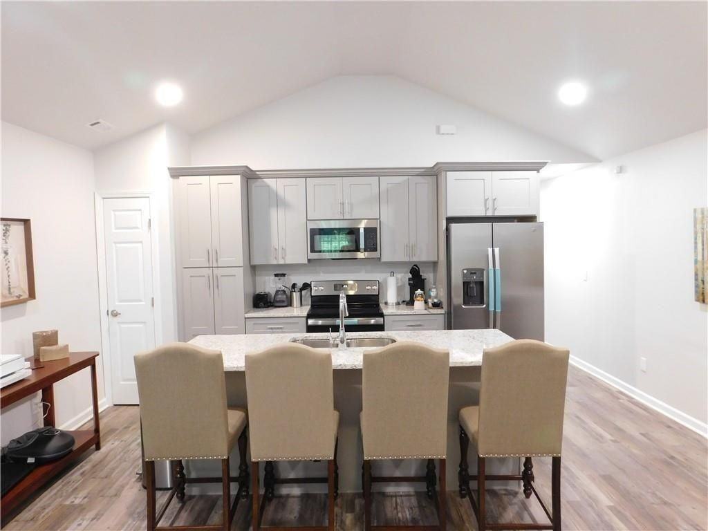 213 Claire Dr ##B - Photo 4 of 17