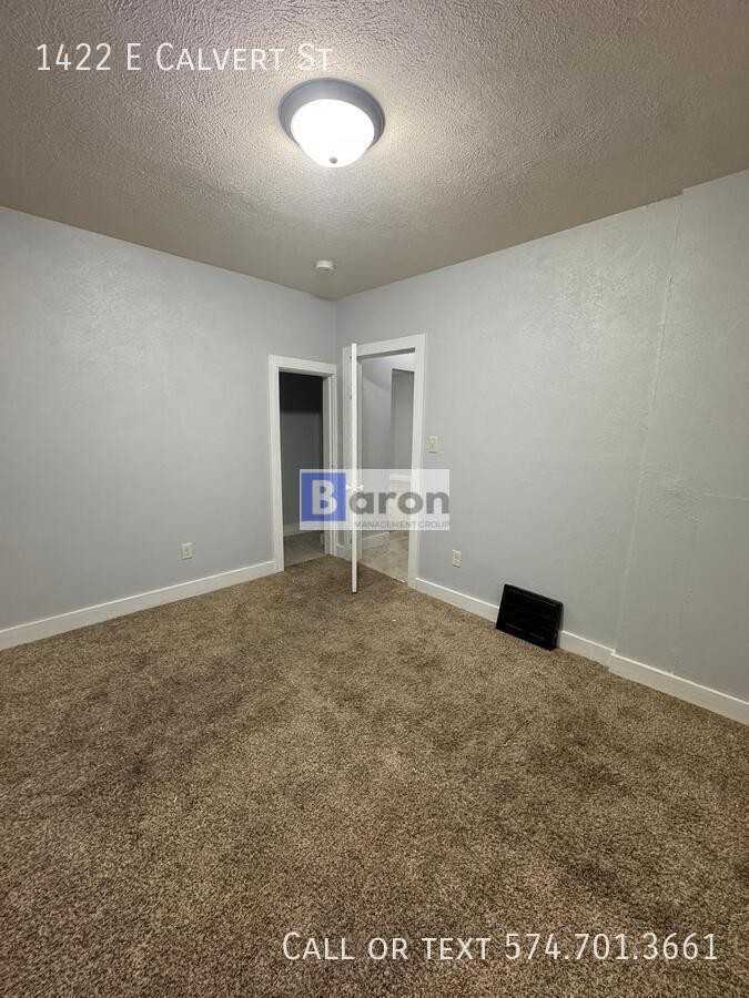 1422 E Calvert St - Photo 4 of 8