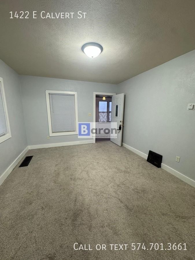 1422 E Calvert St - Photo 5 of 8