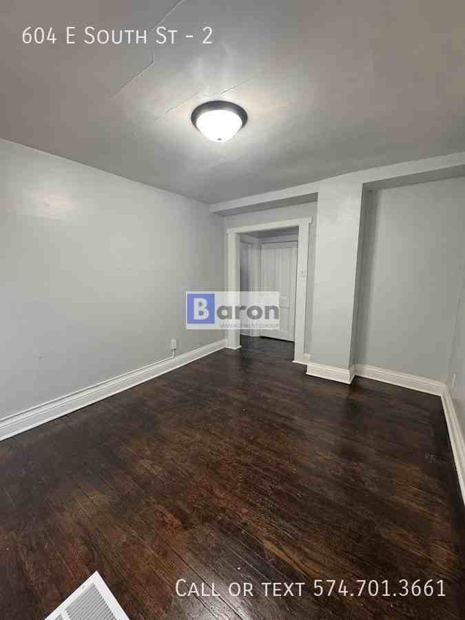 604 E South St #2 - Photo 2 of 9