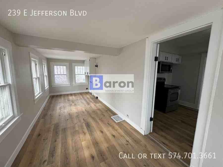 239 E Jefferson Blvd - Photo 2 of 14