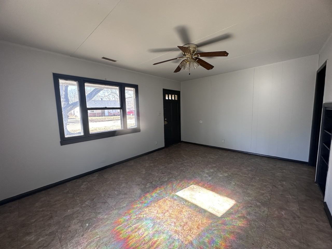 1005 Giddings St - Photo 7 of 13