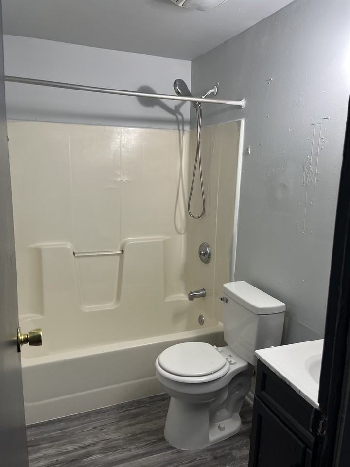 1109 Koehn Dr - Photo 3 of 11