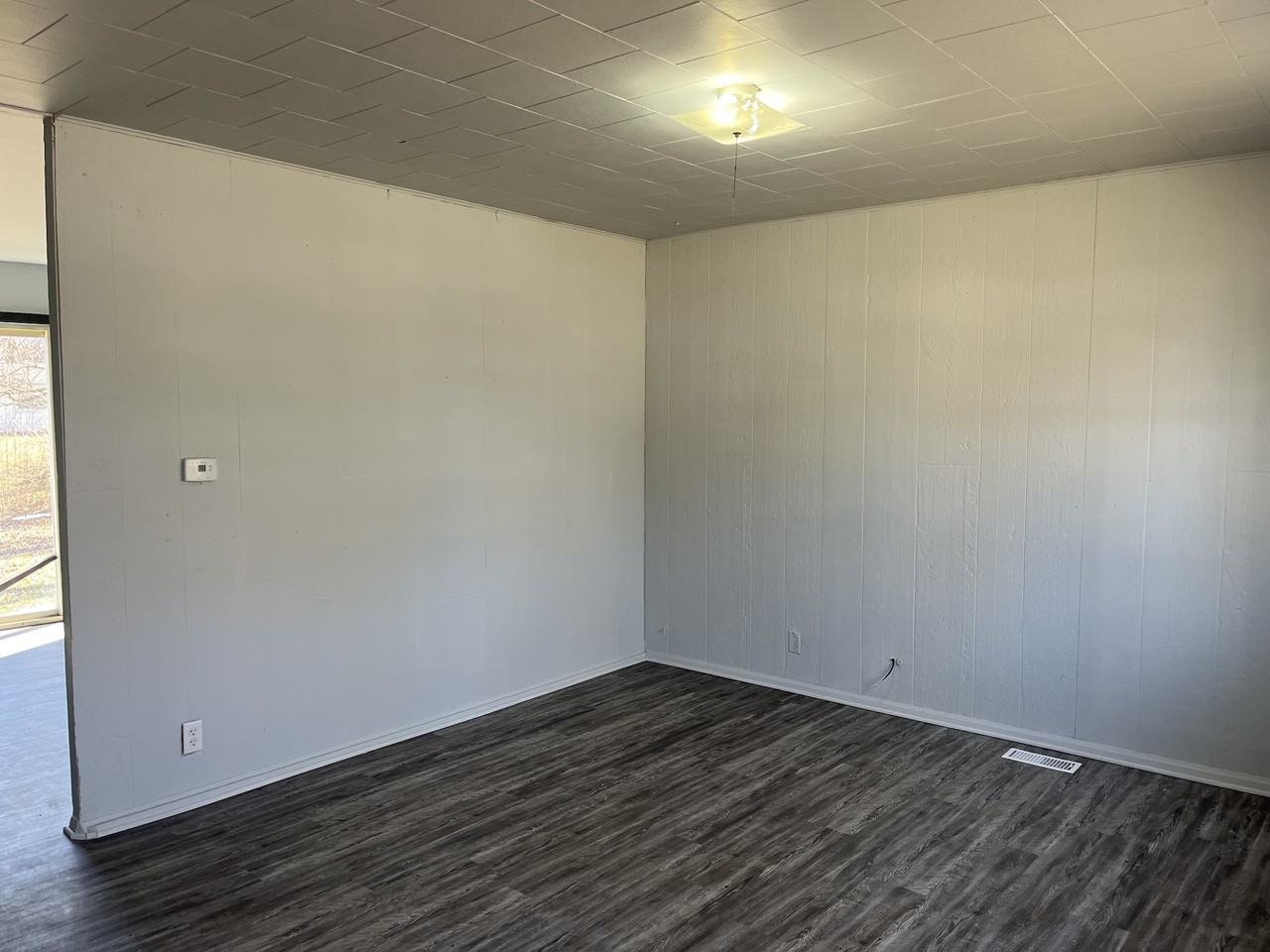 1109 Koehn Dr - Photo 5 of 11