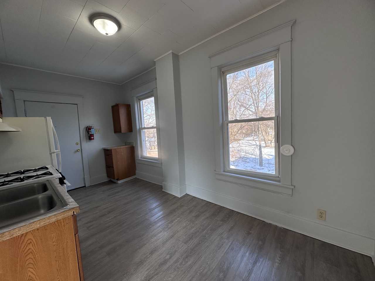 1112D N Gilbert St - Photo 3 of 9
