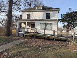 featured image of 716B Robinson St