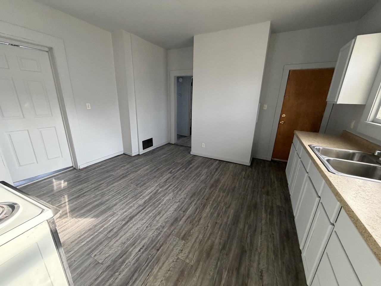 716B Robinson St - Photo 2 of 14