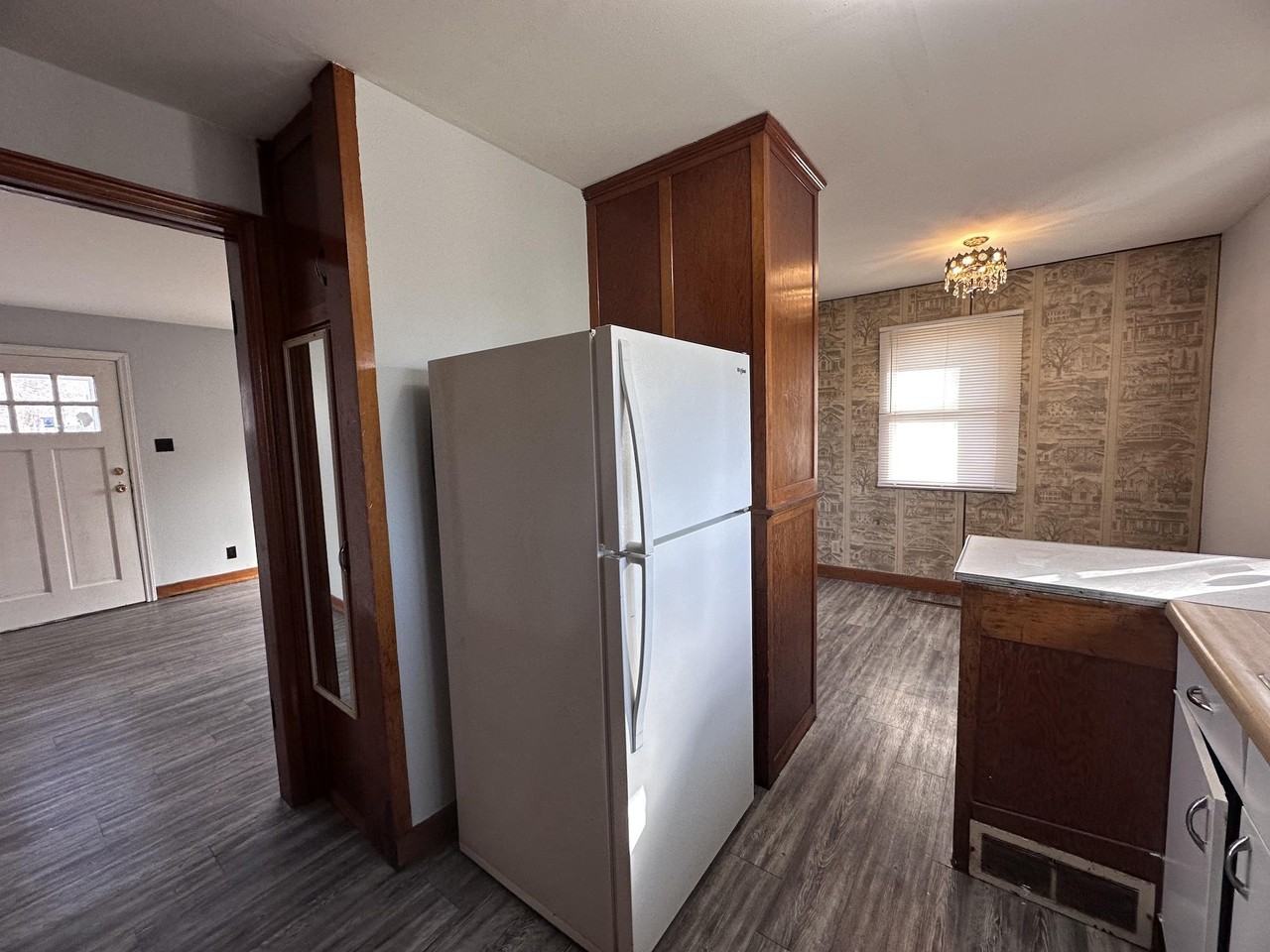 1222 Clarence St - Photo 3 of 11