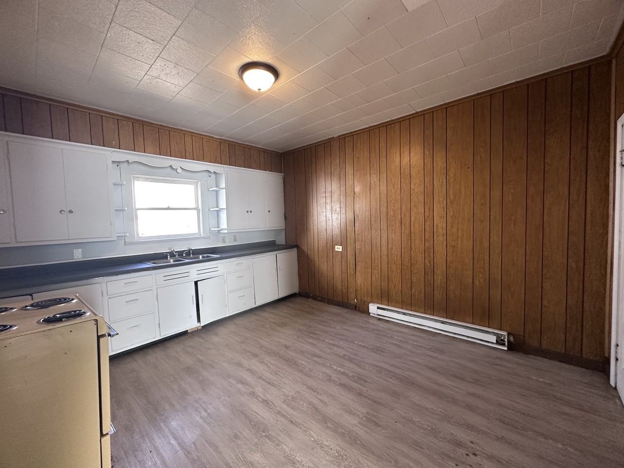 101 E Center St - Photo 2 of 13