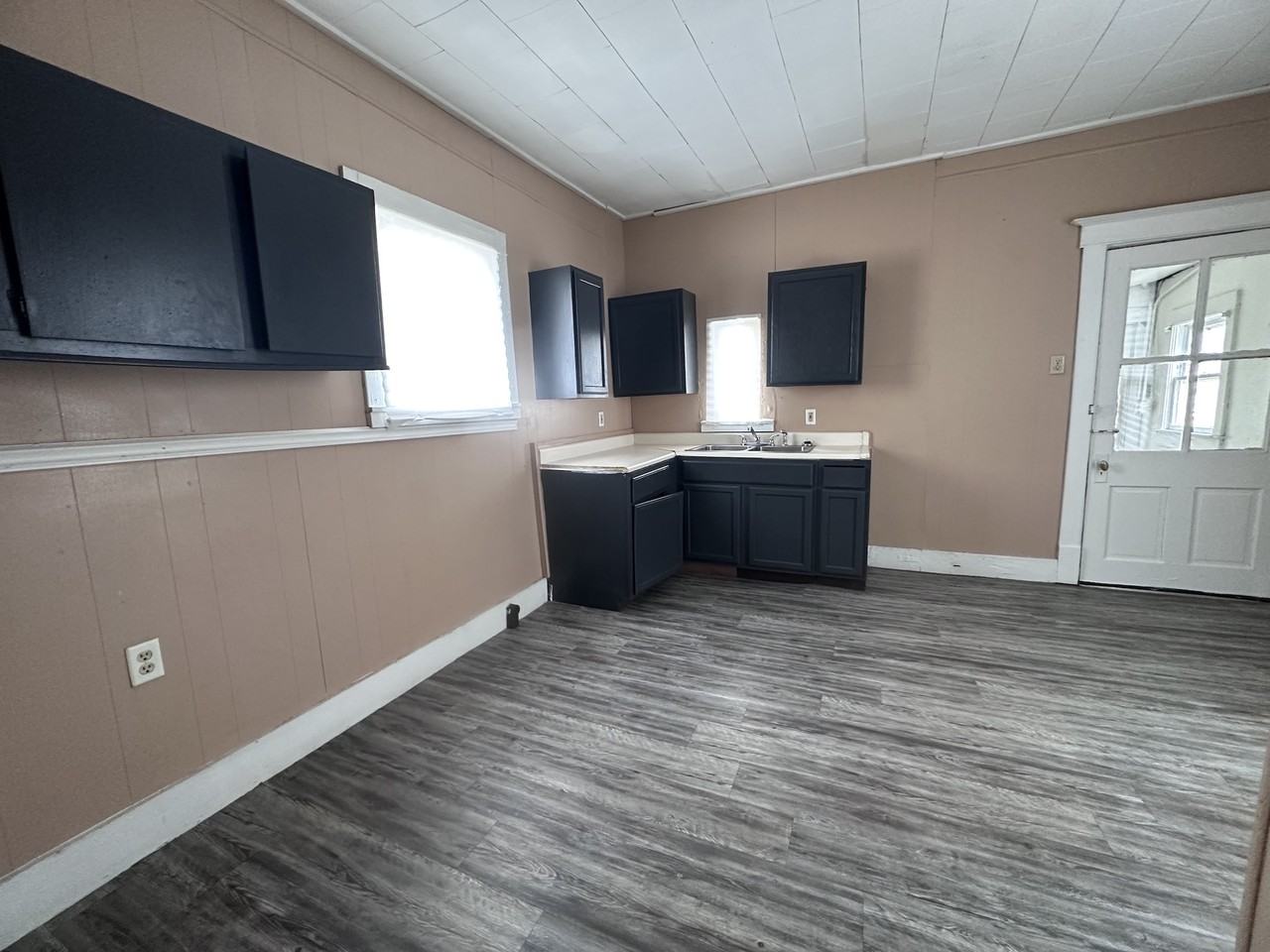 83 Columbus St - Photo 2 of 13