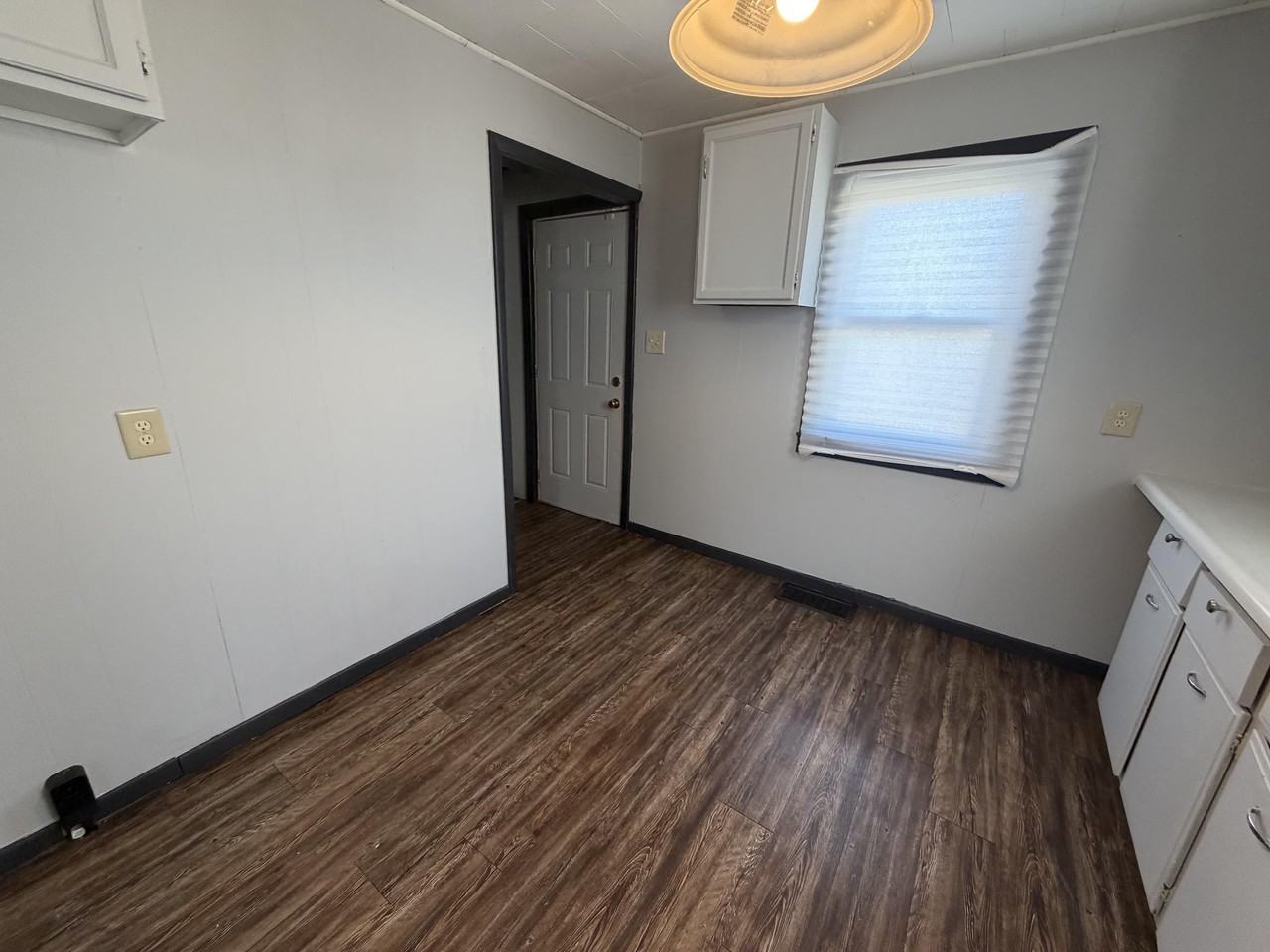 916 Zeiter St - Photo 2 of 13