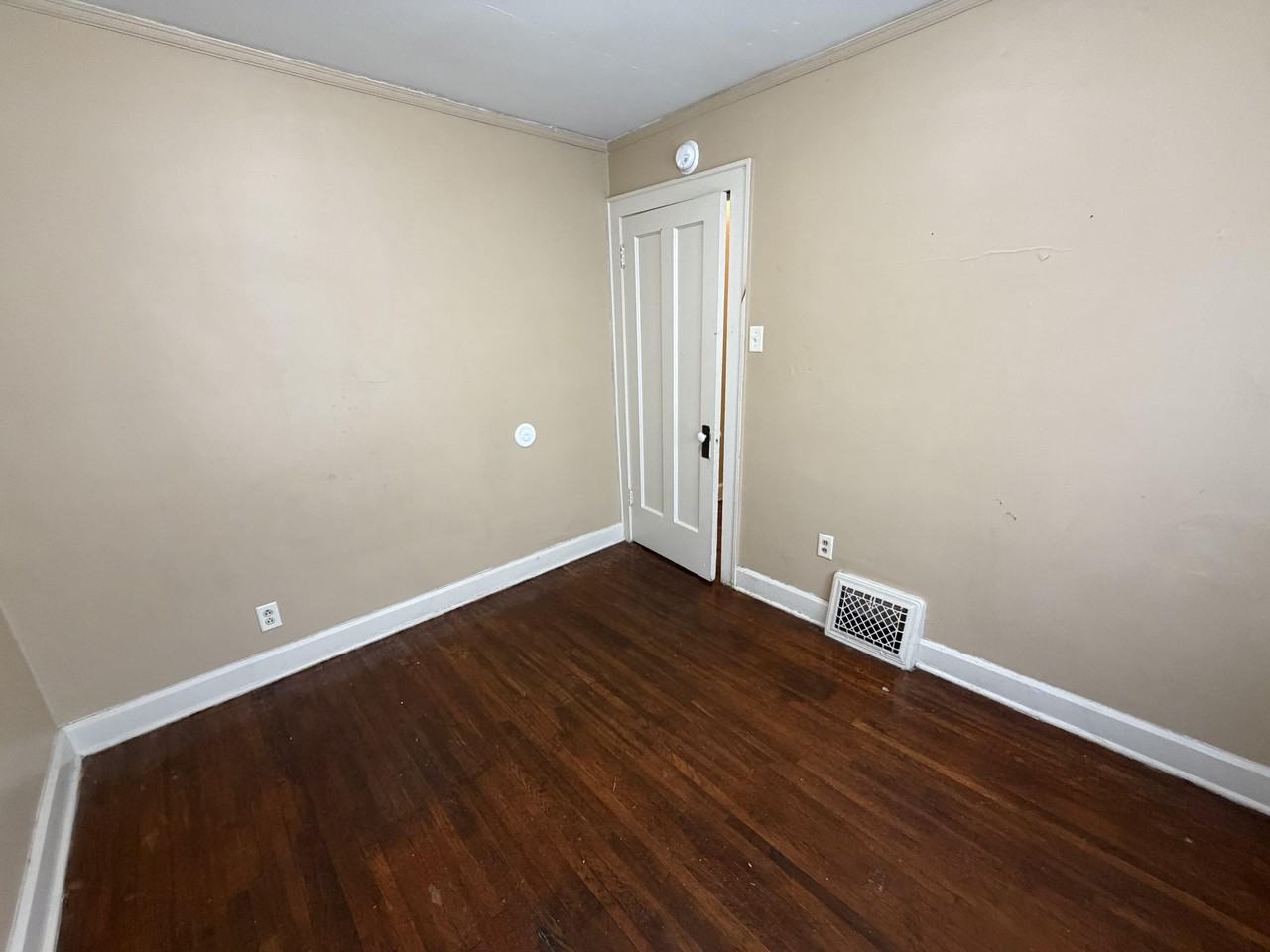 225 Delaware Ave - Photo 7 of 9