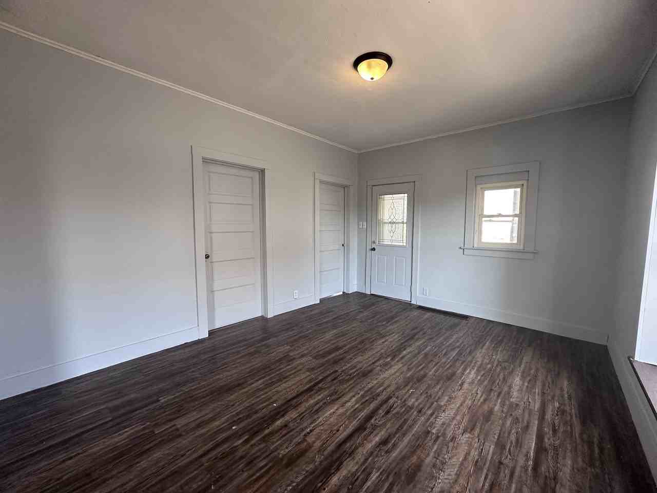 911 W Main St #W - Photo 7 of 14