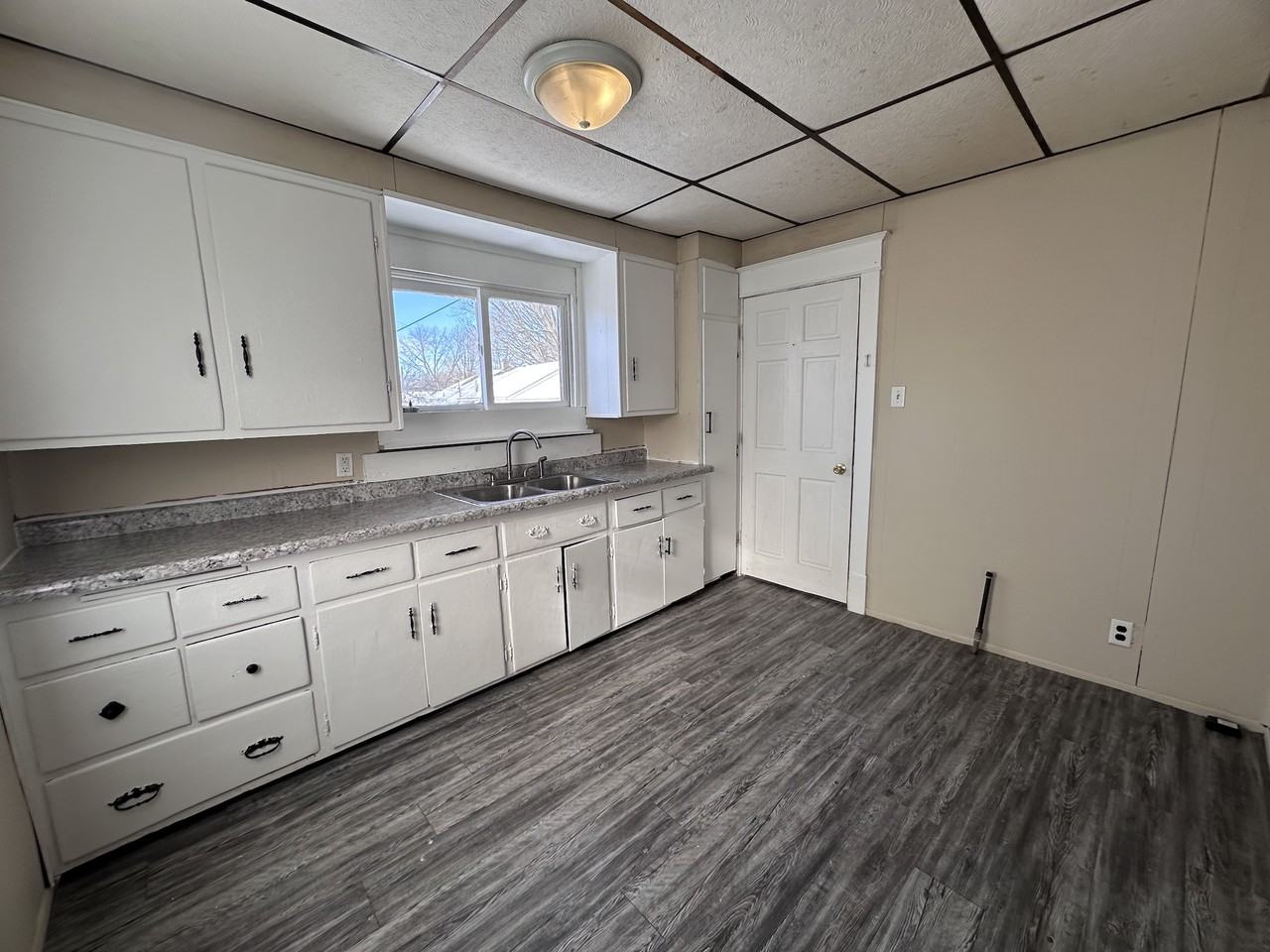 124 N Beard St #N - Photo 2 of 13