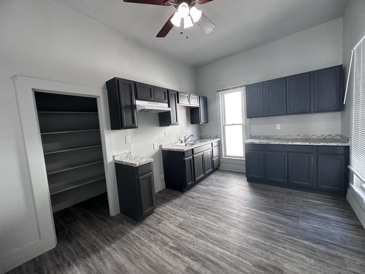 607 E Penn St #E - Photo 2 of 20