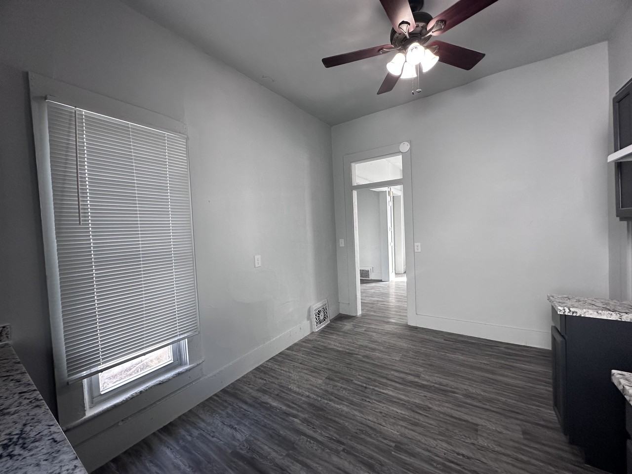 607 E Penn St #E - Photo 3 of 20