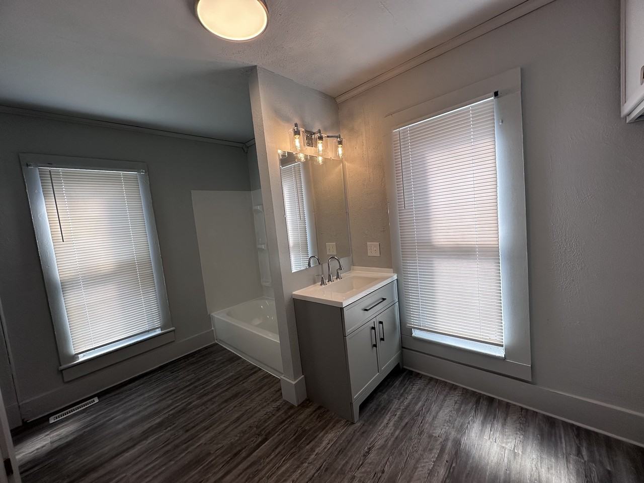 607 E Penn St #E - Photo 4 of 20