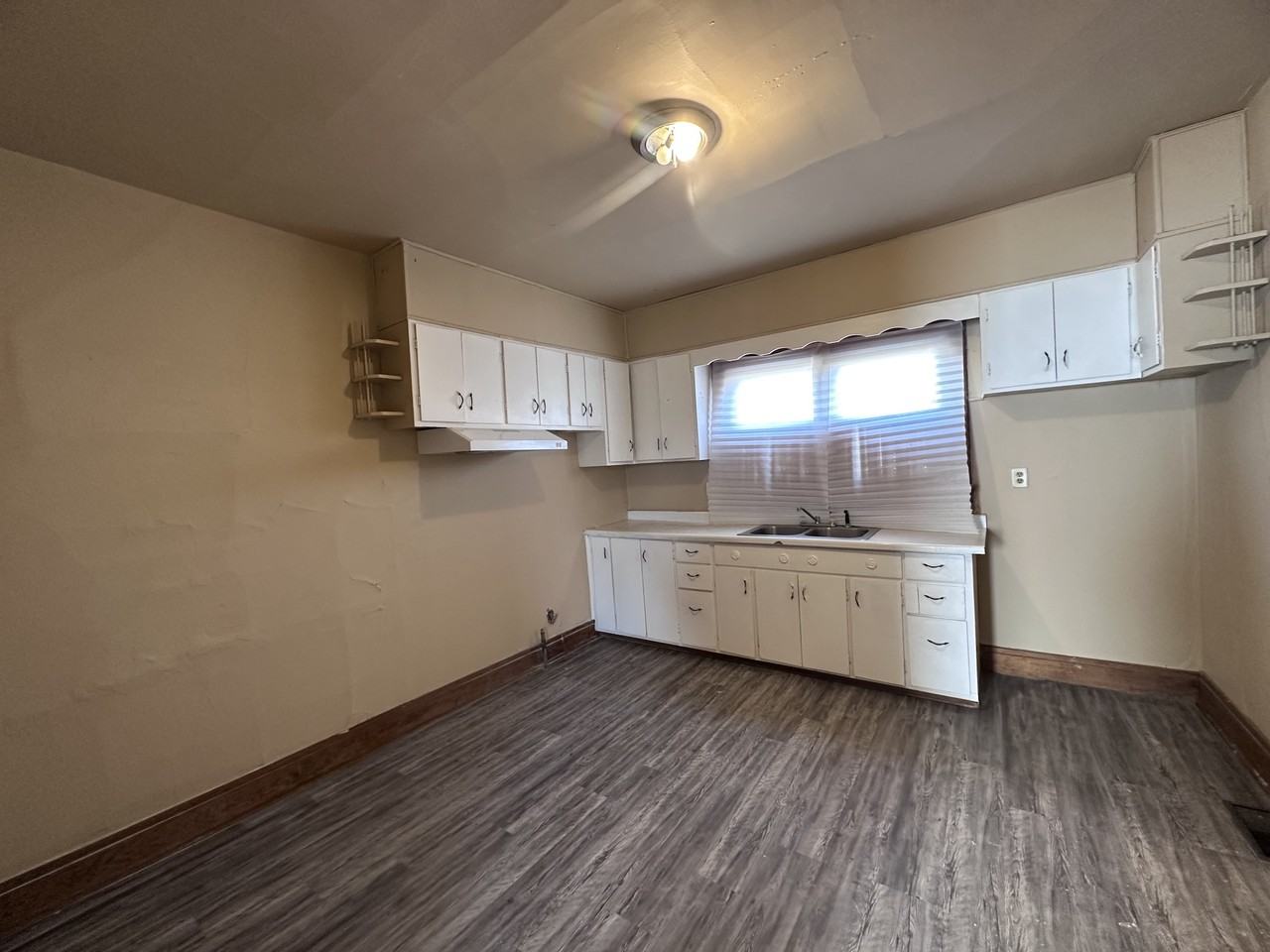 905 Oak St - Photo 2 of 17