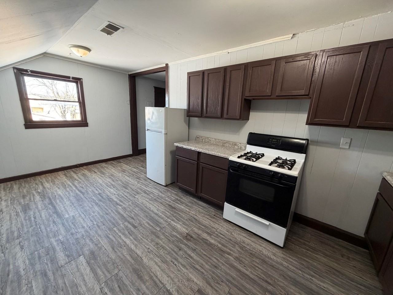 42 Cronkhite Ave - Photo 3 of 13