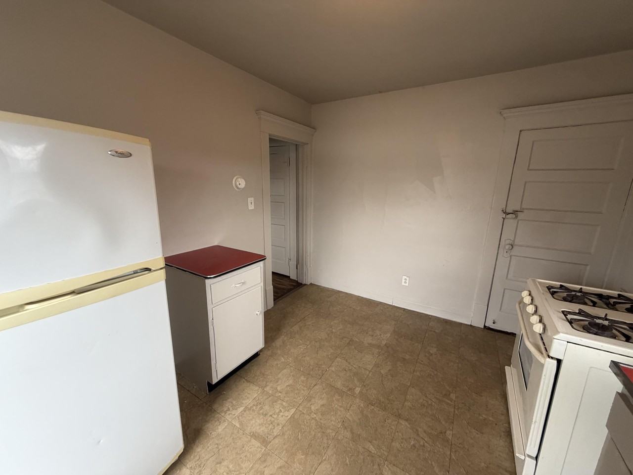 528 N Grant St Apt 4 - Photo 3 of 9