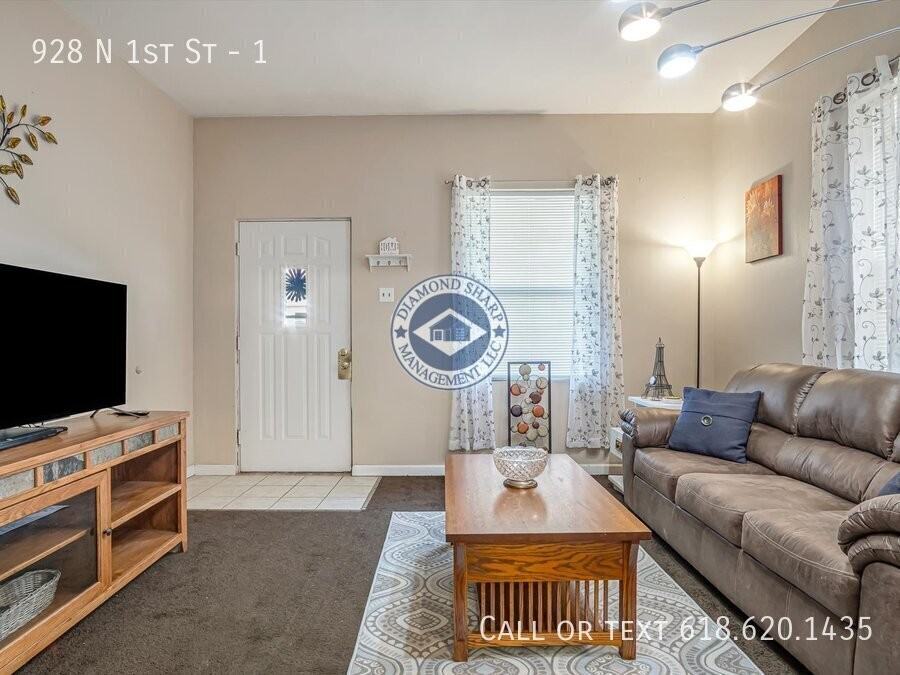 928 N 1st St #1 - Photo 2 of 21