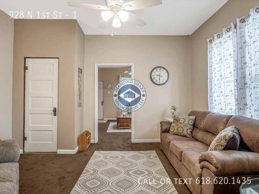 928 N 1st St #1 - Photo 3 of 21