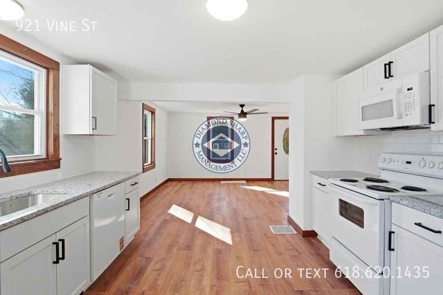 921 Vine St - Photo 3 of 21
